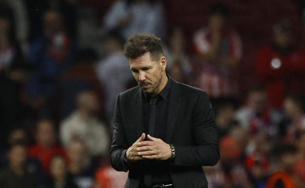 Simeone toca fondo más solo que nunca