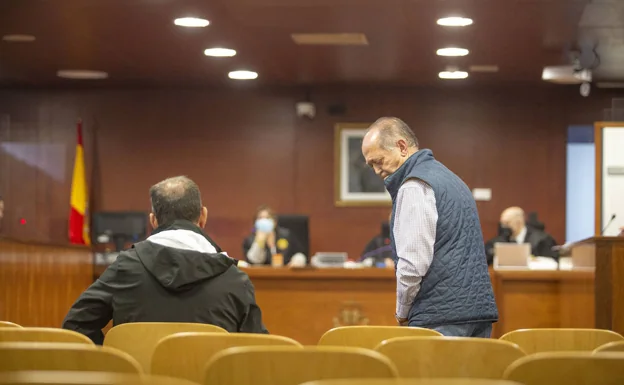La acusación particular pide siete años de cárcel para el alcalde y un edil de Villanueva de la Sierra