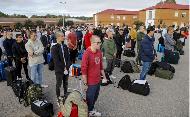 Los buzones de toda la vida dejan su lugar en el Múltiples de Cáceres a un  sistema de paquetería con código