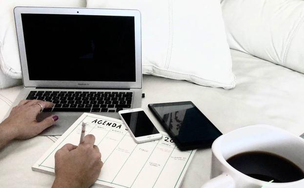 Un juzgado de Cáceres considera accidente laboral la caída de una teletrabajadora al salir de su baño