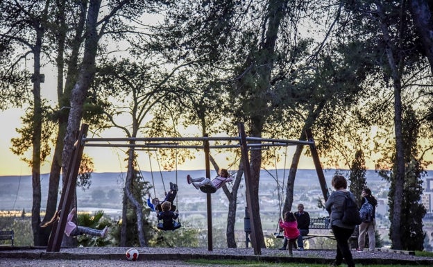 Badajoz renovará juegos infantiles en nueve parques y plazas este año
