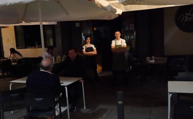 Los hosteleros de Extremadura apagan la luz