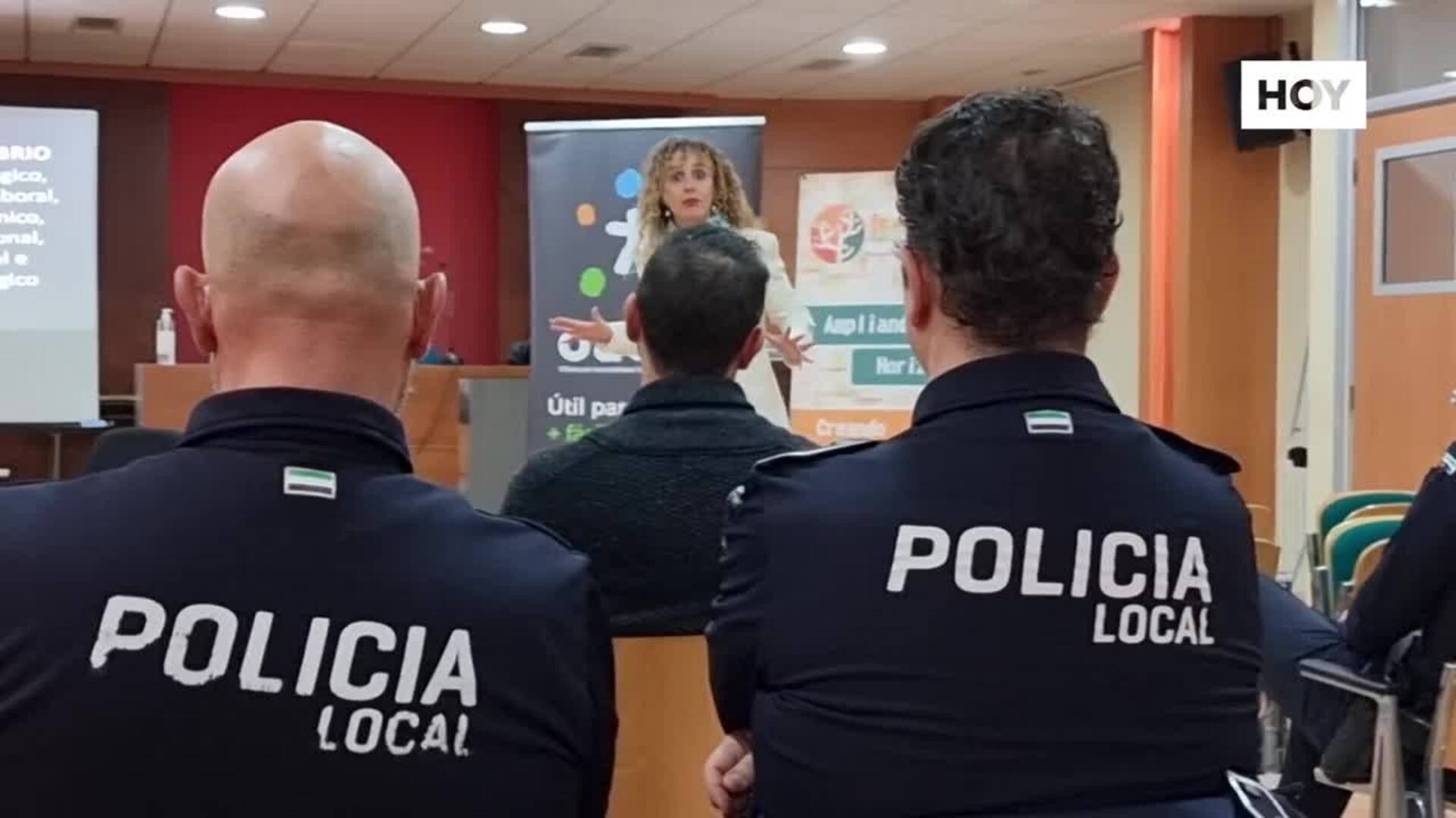 La Policía Local de Mérida recibe una formación para atender a personas con diversidad funcional
