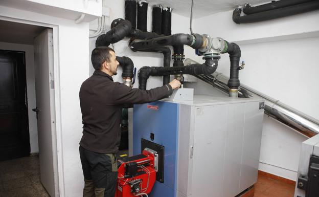 Las calefacciones centrales limitan sus horarios por la subida del combustible