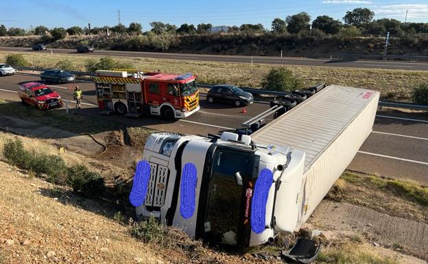 Restablecido el tráfico en la A-66 tras el corte por la salida de un camión cerca de Mérida