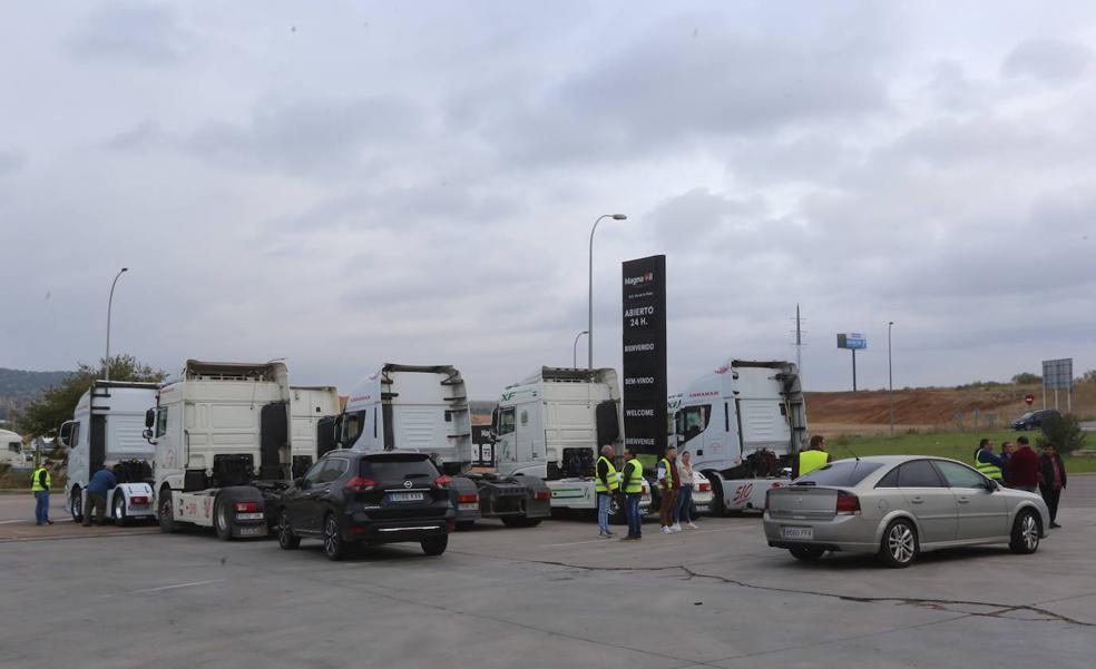 Sin incidentes en Extremadura la primera noche de la huelga de camioneros