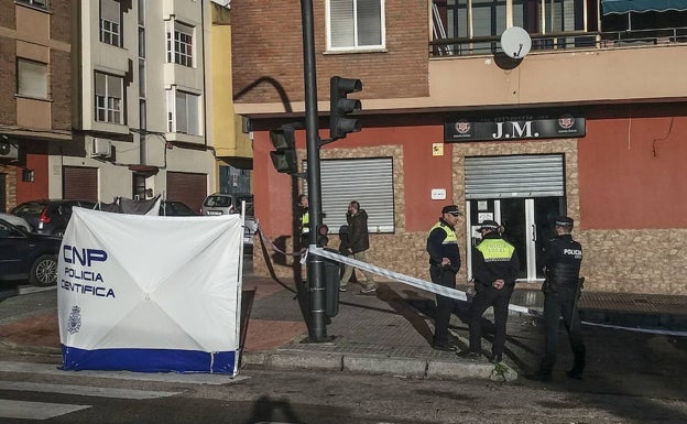 El fallecido había echado el brazo al cuello al autor de los disparos