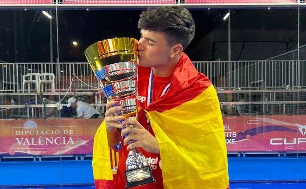 Pablo Cardona derriba la puerta