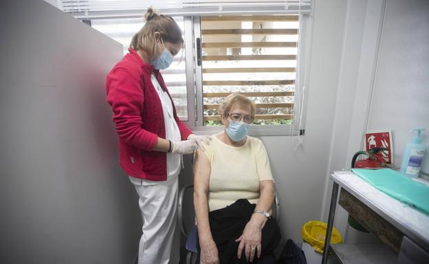 El 45% de los mayores de 60 años ha recibido la cuarta dosis contra la covid