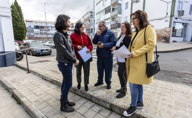 «La asociación de vecinos de nuestro barrio en Plasencia no nos deja apuntarnos a ella»