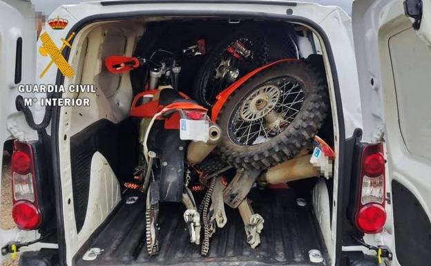 La Guardia Civil recupera en Badajoz dos motos de alta gama robadas en Marbella
