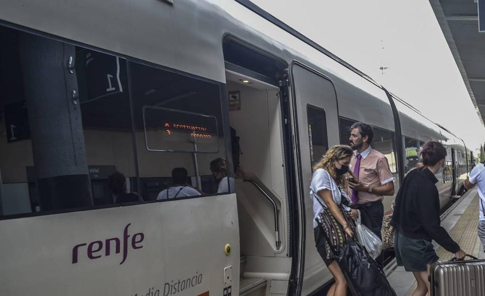 Un viajero sin billete agrede a un interventor en el Intercity Madrid-Badajoz