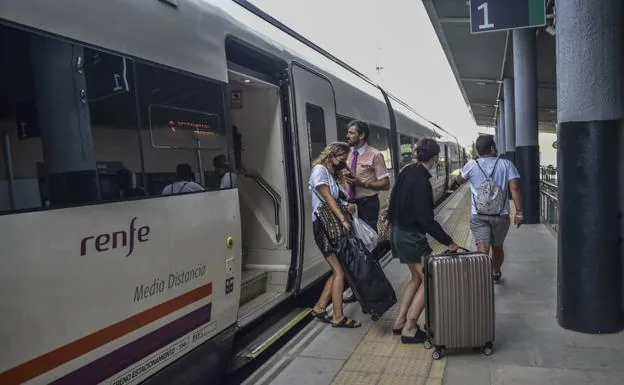 Un viajero sin billete agrede a un interventor en el Intercity Madrid-Badajoz