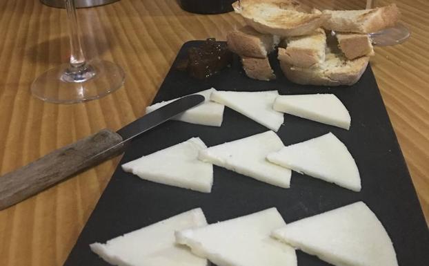 Ración de queso de cabra.