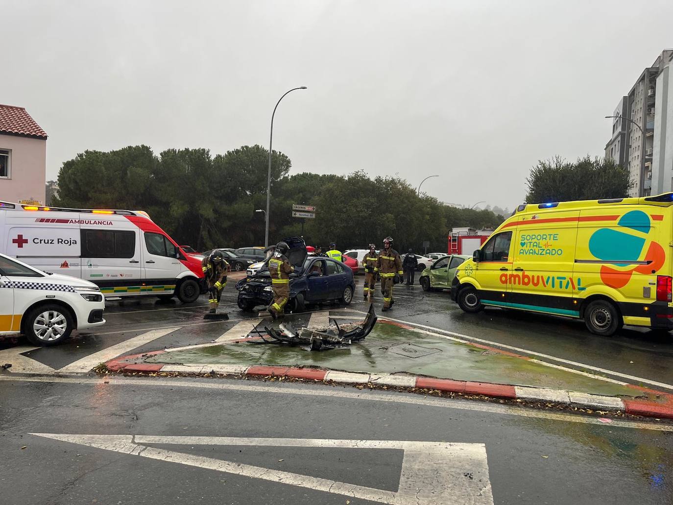 Tres heridas en una colisión múltiple en el cruce de Santo Cristo de la Paz de Badajoz