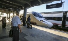 Renfe pone este fin de semana cuatro trenes más para las líneas entre Extremadura, Madrid y Sevilla