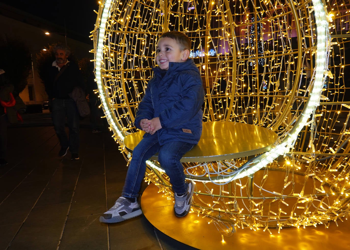 Las luces navideñas ya brillan en Badajoz