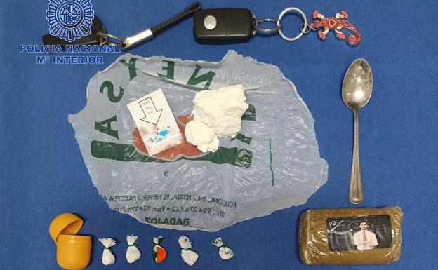 Sorprendidos por la Policía cuando vendían droga en aparcamientos de Badajoz