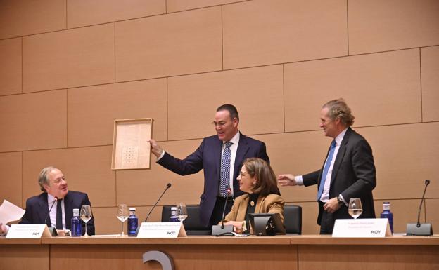 Una hemeroteca con 90 años de la historia de Extremadura