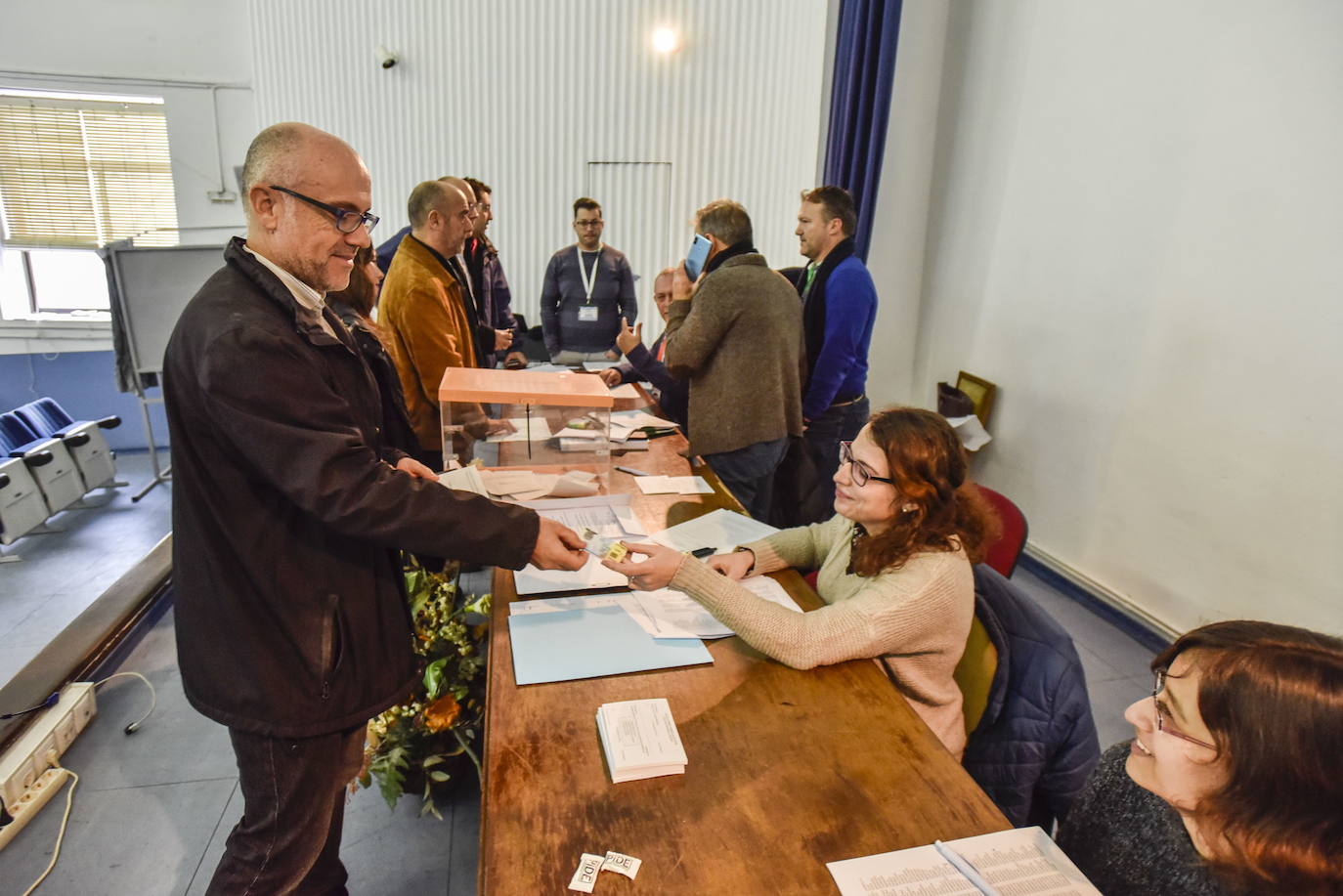 Los funcionarios de la Junta a las urnas: 51.968 votantes para una jornada electoral de amplio horario