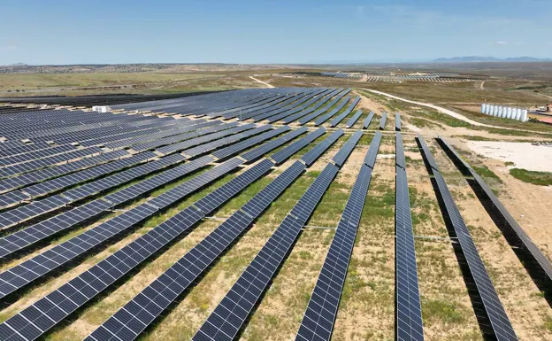 Naturgy iniciará antes del próximo verano en Extremadura su mayor fotovoltaica en España