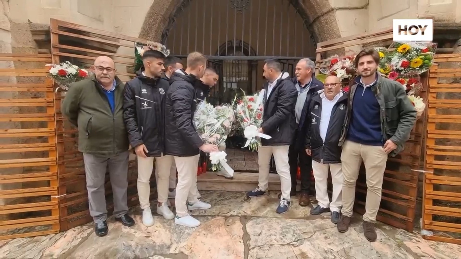 El Mérida ha realizado la tradicional ofrenda floral a la patrona