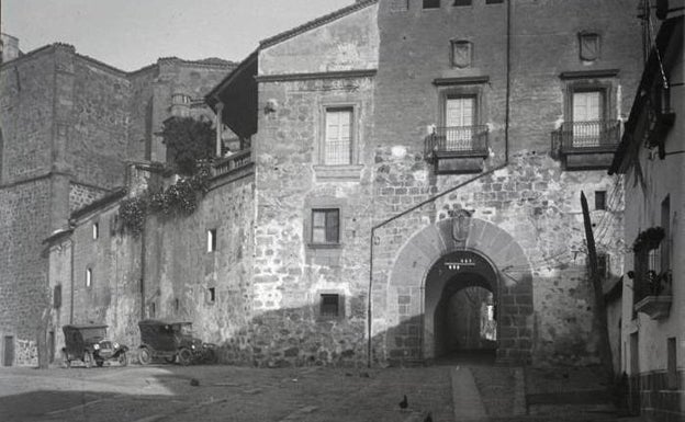 Plasencia en 1905 y el Paseo de Cánovas versus Plaza Mayor en Cáceres