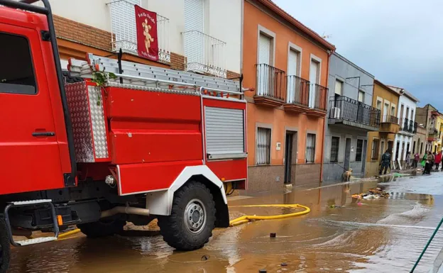 Los bomberos de la Diputación de Badajoz realizan 25 actuaciones por la lluvia en los últimos dos días