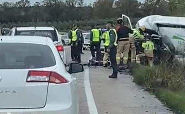 Dos muertos tras un choque frontal en la carretera que une Olivenza y Badajoz