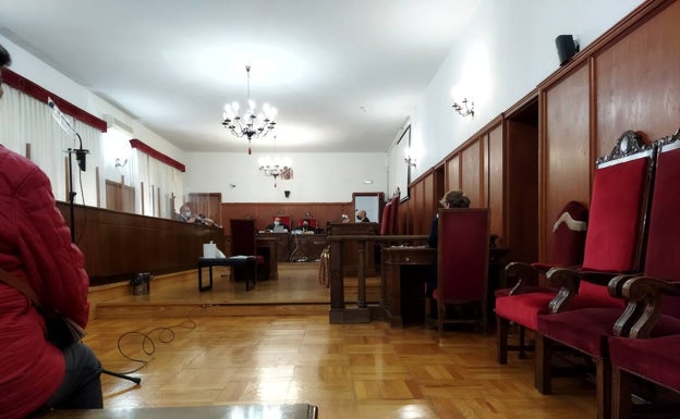 La abuela juzgada en Badajoz por abusar de su nieto niega los hechos