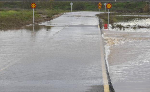 Once carreteras continúan cortadas en Extremadura por el temporal