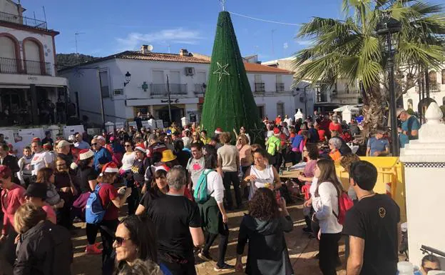 Un millar de personas celebran la Nochevieja senderista en Salvaleón