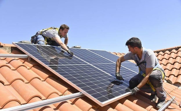 Los pacenses que pongan placas solares pagarán la mitad del IBI tres años