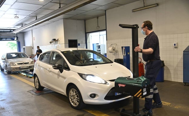 La tasa de la ITV para coches se reducirá a la mitad en 2023