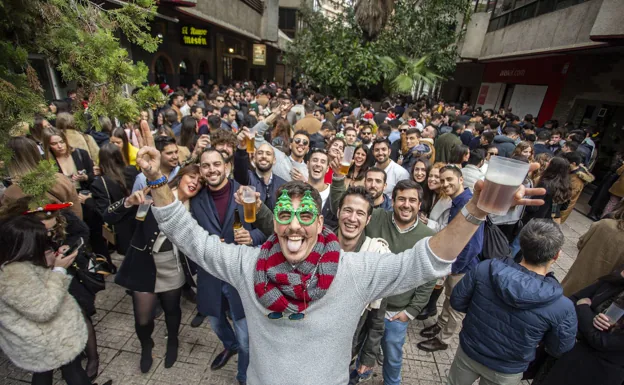 Imagen tomada en la Plaza de los Maestros, repleta de gente.  la policía tuvo que venir. 