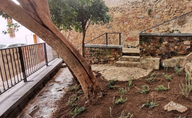 Concluye la rehabilitación y limpieza del jardín del Rincón de la Monja en Cáceres