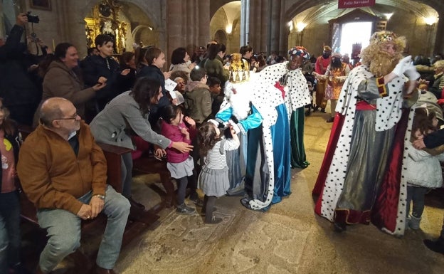 La ilusión de los Reyes Magos llena la concatedral de Cáceres