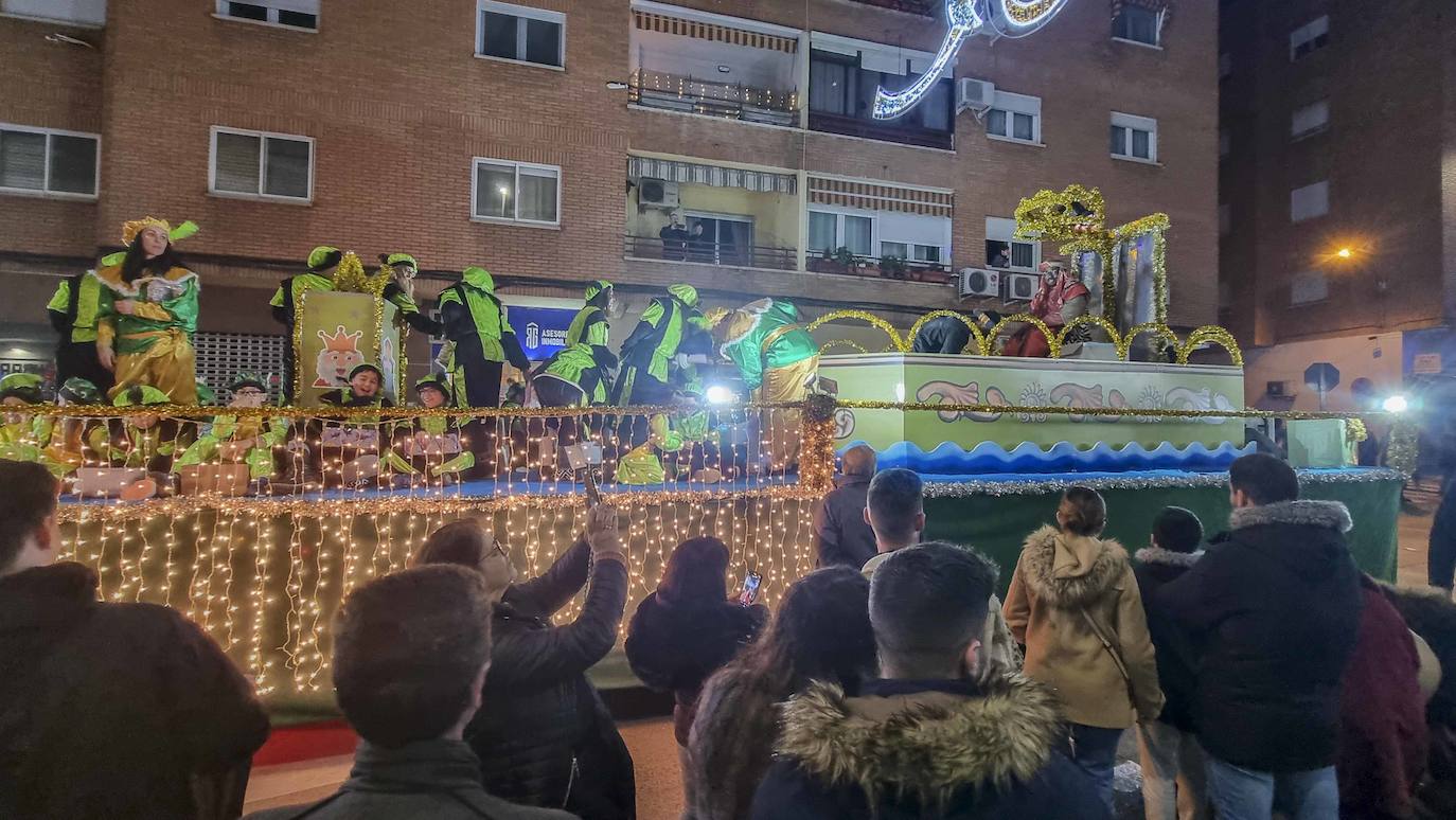 Los Reyes Magos llenan de ilusión las calles de Mérida
