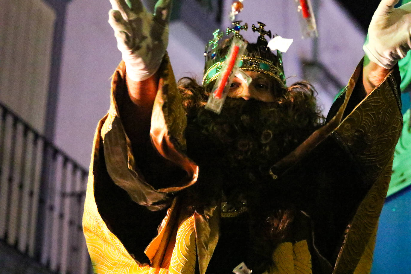 La cabalgata de Reyes Magos inunda de ilusión y magia las calles de Jerez