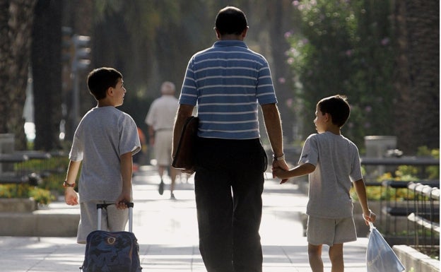 ¿Debe un colegio conocer la salud mental de los padres de un alumno?