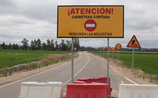 Corte de tráfico en la carretera BA-149, de Valverde de Llerena a Fuente del Arco