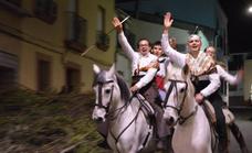 Navalvillar prepara su Encamisá con un millar de caballos en la calle y 340 arrobas de vino
