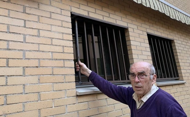 Revientan la máquina tragaperras del bar La Chimenea, en la barriada de San Francisco en Cáceres