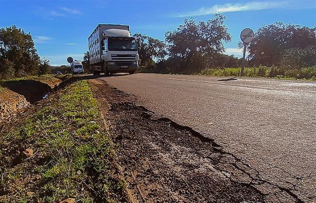 La carretera de Valverde de Llerena a Fuente del Arco seguirá cortada la próxima semana