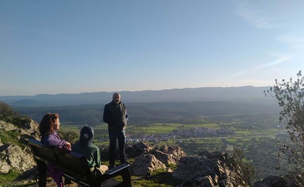 Garbayuela instala un banco para disfrutar de espectaculares vistas de La Siberia