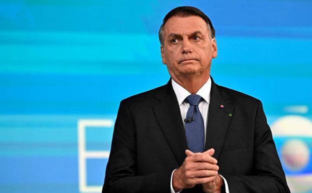 El expresidente brasileño, Jair Bolsonaro, en una imagen de archivo durante la campaña electoral, antes de un debate televisivo./AFP