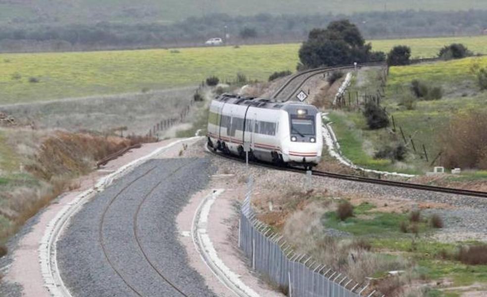 Retraso de una hora en el tren Alcázar-Badajoz por una avería en la infraestructura
