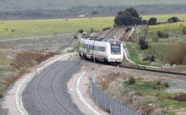 Retraso de una hora en el tren Alcázar-Badajoz por una avería en la infraestructura