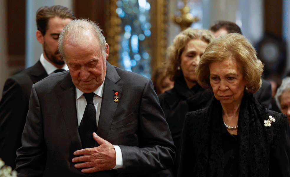 El funeral de Constantino propicia el reencuentro de la familia de Felipe VI