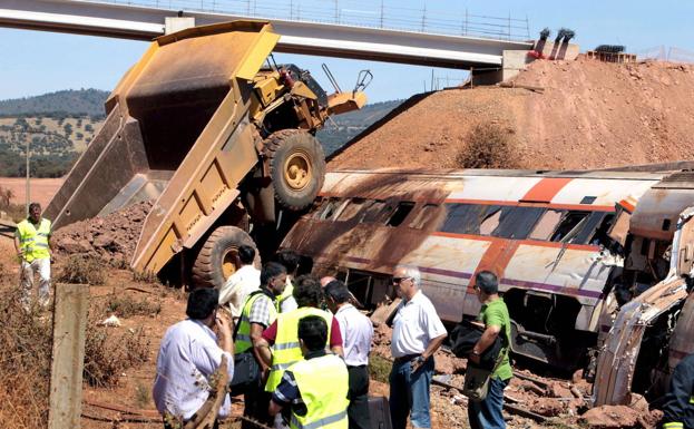 Los acusados por el accidente mortal del tren en Carmonita en 2010 no entrarán en prisión